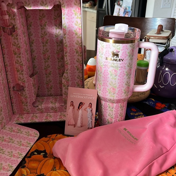 NEW LIMITED EDITION LOVE SHACK FANCY STANLEY TUMBLER 40oz - Picture 2 of 10